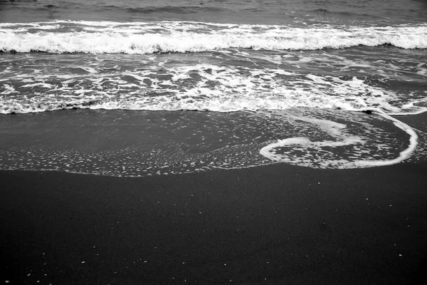 Волны Рисующие Геометрические Фигуры Берегу Пляже Марина Аликанте Испания — стоковое фото