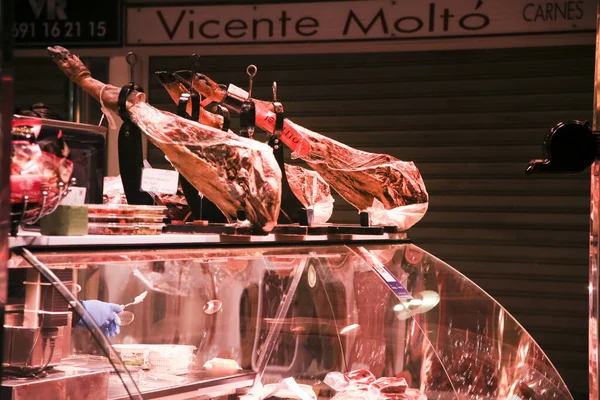 エルチェ アリカンテ スペイン 2022年3月28日 イベリアハムを中央市場アリカンテの市場の屋台で販売 — ストック写真
