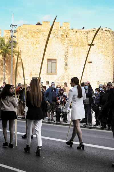 Elche Alicante Spanien April 2022 Menschen Mit Weißen Palmen Zum — Stockfoto