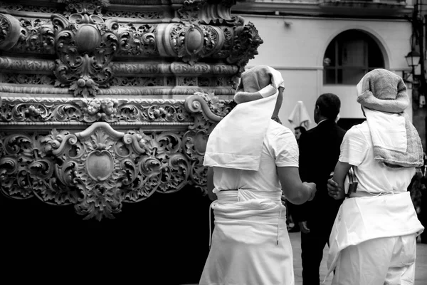 Elche Hiszpania Kwietnia 2022 Bearers Easter Parade Ulicami Miasta Elche — Zdjęcie stockowe