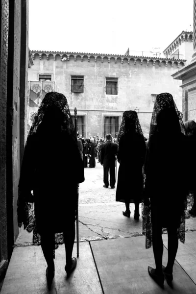 Elche Hiszpania Kwietnia 2022 Kobiety Sukienkach Mantilla Procesji Wielki Tydzień — Zdjęcie stockowe