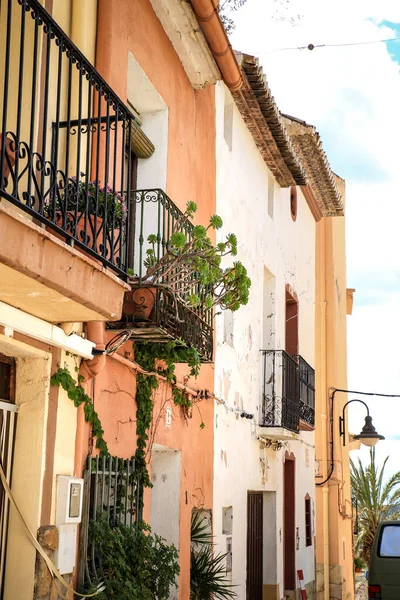 Finestrat Alicante Spain April 2022 Narrow Cobbled Street Beautiful Facades — Stockfoto