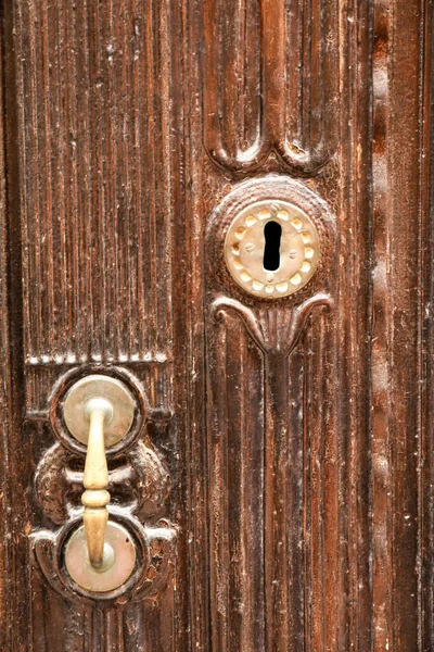 Golden Doorknocker Modernist Style Old Brown Wooden Door Villajoyosa Alicante — Fotografia de Stock