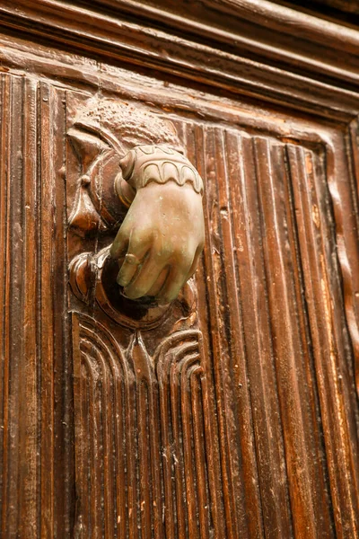Golden Doorknocker Hand Shape Old Brown Wooden Door Villajoyosa Alicante — Stock Photo, Image