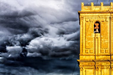 Santa Maria Kilisesi Elche 'de tehdit altında.