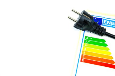 Avrupa Birliği Enerji Etiketi siyah pin güç dolgusunun yanında