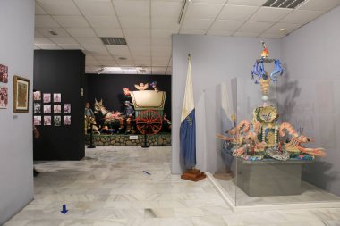 Alicante, İspanya - 12 Mayıs 2022: Alicante City Hogueras Müzesi 'nde bağışlanan ninjalar