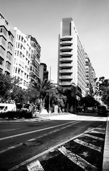 2022年5月12日 西班牙阿利坎特 阿利坎特的主要街道 名为Rambla Mendez Nunez — 图库照片