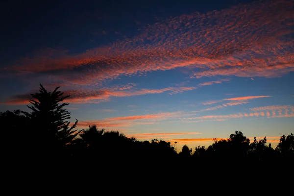 Ροζ Σύννεφα Και Υπέροχο Ουρανό Στο Ηλιοβασίλεμα Στο Αλικάντε Καλοκαίρι — Φωτογραφία Αρχείου