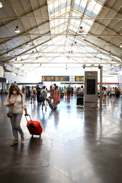 Alicante Spain June 2022 Passengers Walking Train Station Alicante Suitcases — Stockfoto
