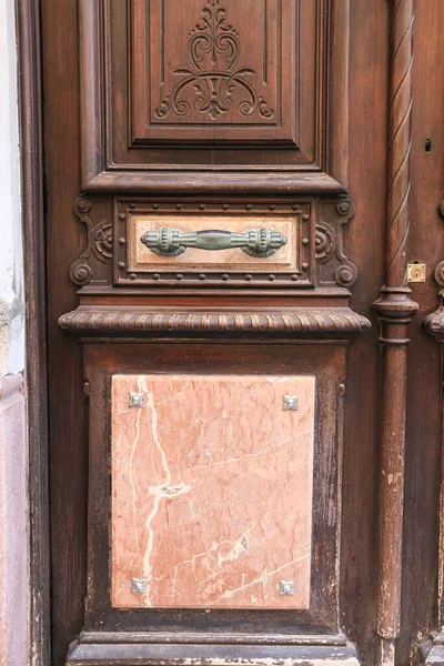 Old Wooden Marble Door Beautiful Iron Door Handle — Fotografia de Stock