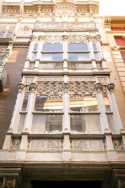 Cartagena şehrinin merkezindeki güzel Modernist Ev cephesi