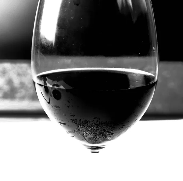 Copo Vinho Tinto Fundo Abstrato Preto Branco — Fotografia de Stock
