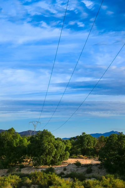 Linhas Energia Torre Sob Céu Azul Campo Espanha — Fotografia de Stock