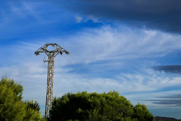 Linhas Energia Torre Sob Céu Azul Campo Espanha — Fotografia de Stock