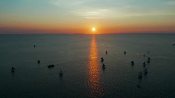 Puesta de sol sobre el mar. Boracay, Filipinas — Vídeo de stock