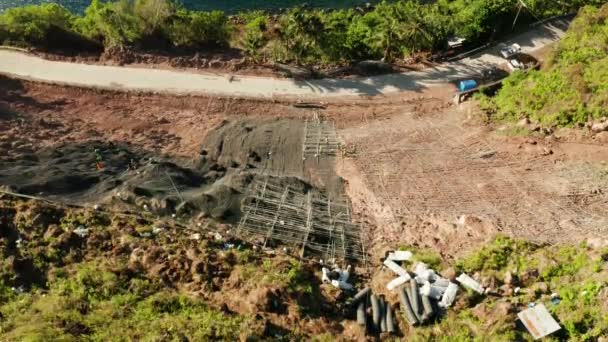 Red de protección contra caídas, malla de alambre de seguridad en las montañas — Vídeo de stock