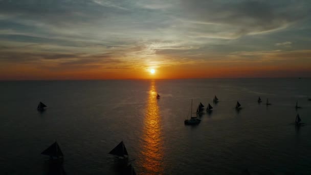 Denizin üzerinde gün batımı. Boracay, Filipinler — Stok video