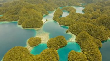 Lagünleri ve adaları olan deniz burnu