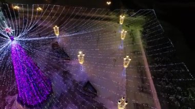 Kış akşamında Noel ışığı