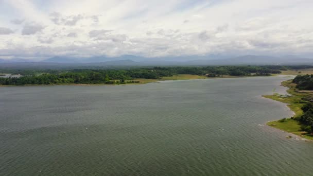 ペイペイ湖。ルソン島の湖、空の景色. — ストック動画