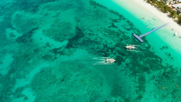 Azure Lagoon Islandフィリピンのボラカイ島. — ストック写真