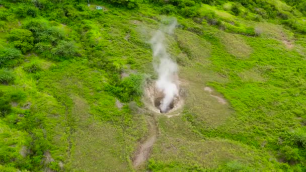 Вулкан Таал с дымящимся фумаролом. Тагайтай, Филиппины. — стоковое видео