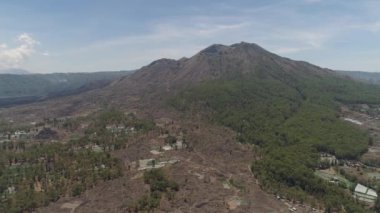Batur volkanı ile dağ manzarası