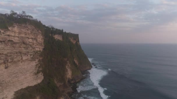 Kövek és tenger Bali. Légi felvétel. — Stock videók
