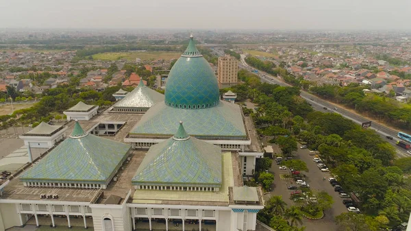 인도네시아 수라바야의 모스크알 아크 바르. — 스톡 사진