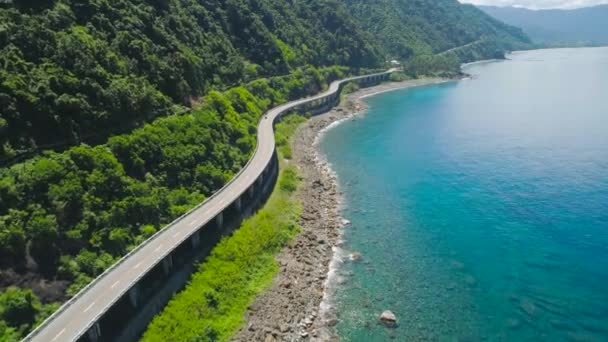 Autostrady na Wiadukt nad morzem. Filipiny, Luzon — Wideo stockowe
