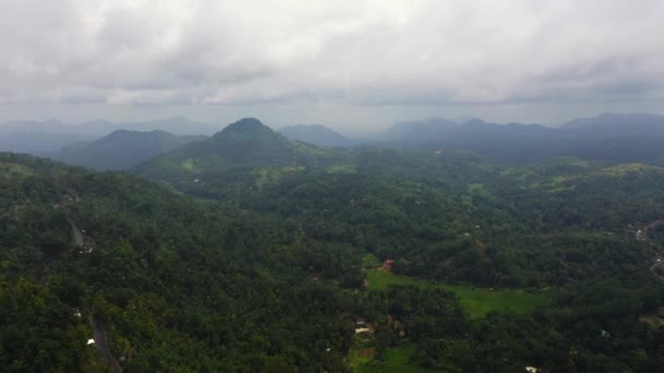 Veduta aerea del paesaggio montano in Sri Lanka. — Video Stock