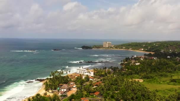 Kustlinje och hav på ön Sri Lanka. — Stockvideo