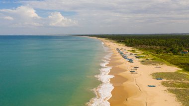 Seascape with tropical sandy beach and blue ocean. Kalkudah Beach, Sri Lanka.