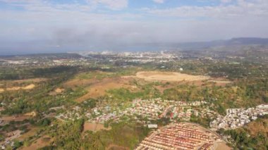 Filipinler 'in Mindanao adasında, denize yakın Cagayan de Oro şehrinin insansız hava aracı.
