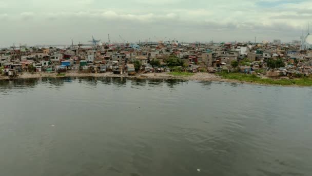 Slums Port Shacks Local Residents River Bank Littered Garbage Manila — Stock Video