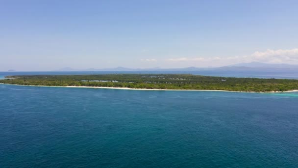 Tropikalna Wyspa Great Santa Cruz Piękną Plażą Turkusowym Widokiem Wodę — Wideo stockowe