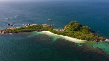 Top view ofsandy beach on a tropical island. Pigeon Island, Sri Lanka.