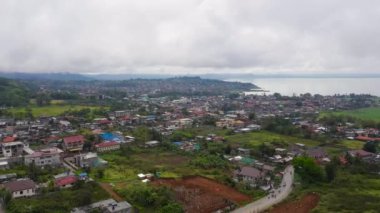2017 yılında Mindanao adasının dağlık kesimindeki Marawi şehri teröristler tarafından saldırıya uğradı. Lanao del Sur, Filipinler.