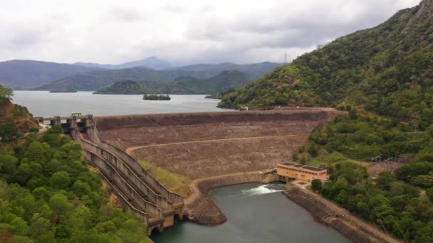 Concrete Dam Reservoir Hydroelectricity Power Station Randenigala Sri Lanka — Vídeo de Stock