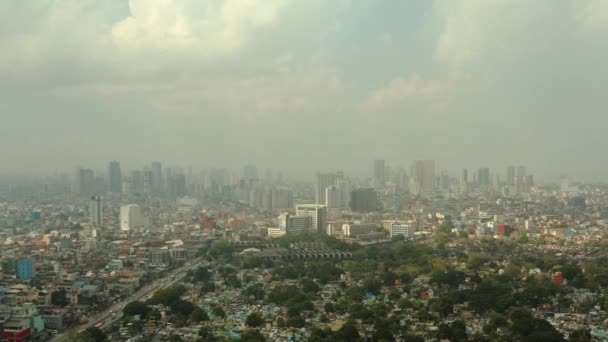 马尼拉北部公墓和马卡蒂市 马尼拉的商业中心 从上面看 亚洲大都市 旅游度假理念 — 图库视频影像