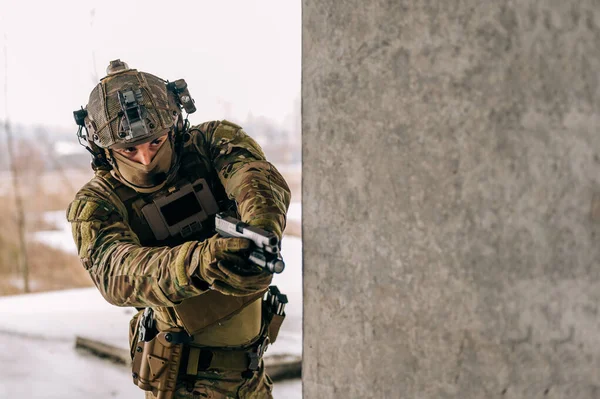 Operador Forças Especiais Vestindo Uniforme Multicam Sua Pistola Xdm 9Mm — Fotografia de Stock