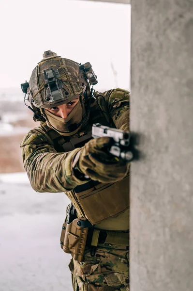Operador Forças Especiais Vestindo Uniforme Multicam Sua Pistola Xdm 9Mm — Fotografia de Stock