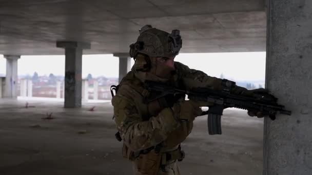 Special Forces Operator Wearing Multicam Uniform His Assault Rifle 416 — Stock Video