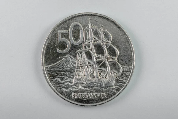 Neuseeland Cent Schiff Endeavourr Münze Isoliert Auf Weiß — Stockfoto