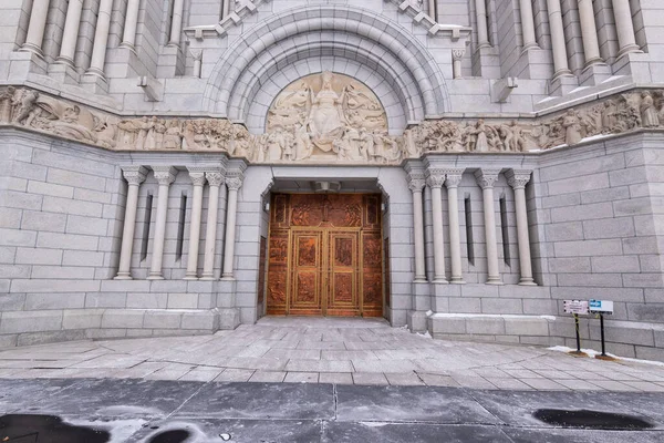 Сент Анн Бопр Квебек Канада Января 2022 Года Двери Базилики — стоковое фото