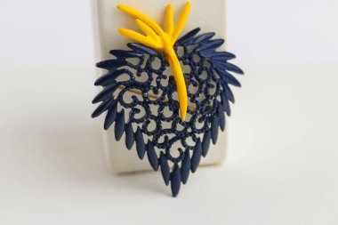 Mavi Sarı Enamel Yaprak Broşu