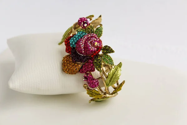 Multicolor Enamel Rhinestones Roses Flowers Fashion Cuff Bracelet — Foto de Stock