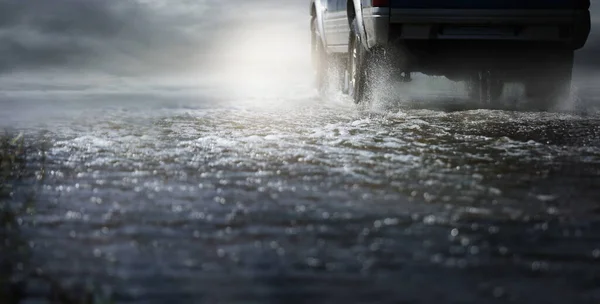 Car Run Flood Water Hard Rain Water Spray Wheels Stop — Stock Photo, Image