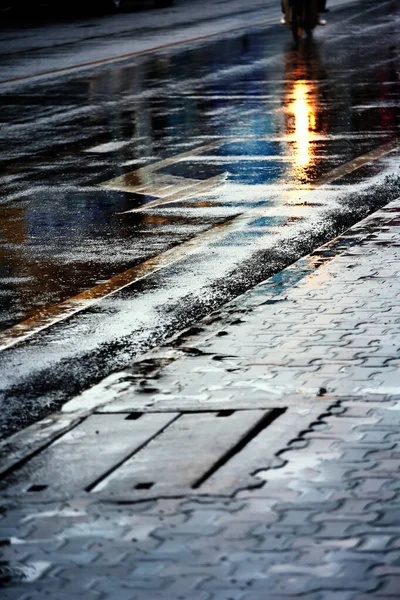 Nasser Fußweg Regentagen Der Stadt Blick Aus Der Asphaltebene — Stockfoto
